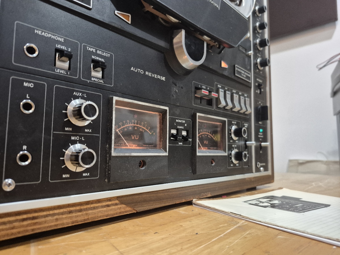 Sony TC-730 transport close-up